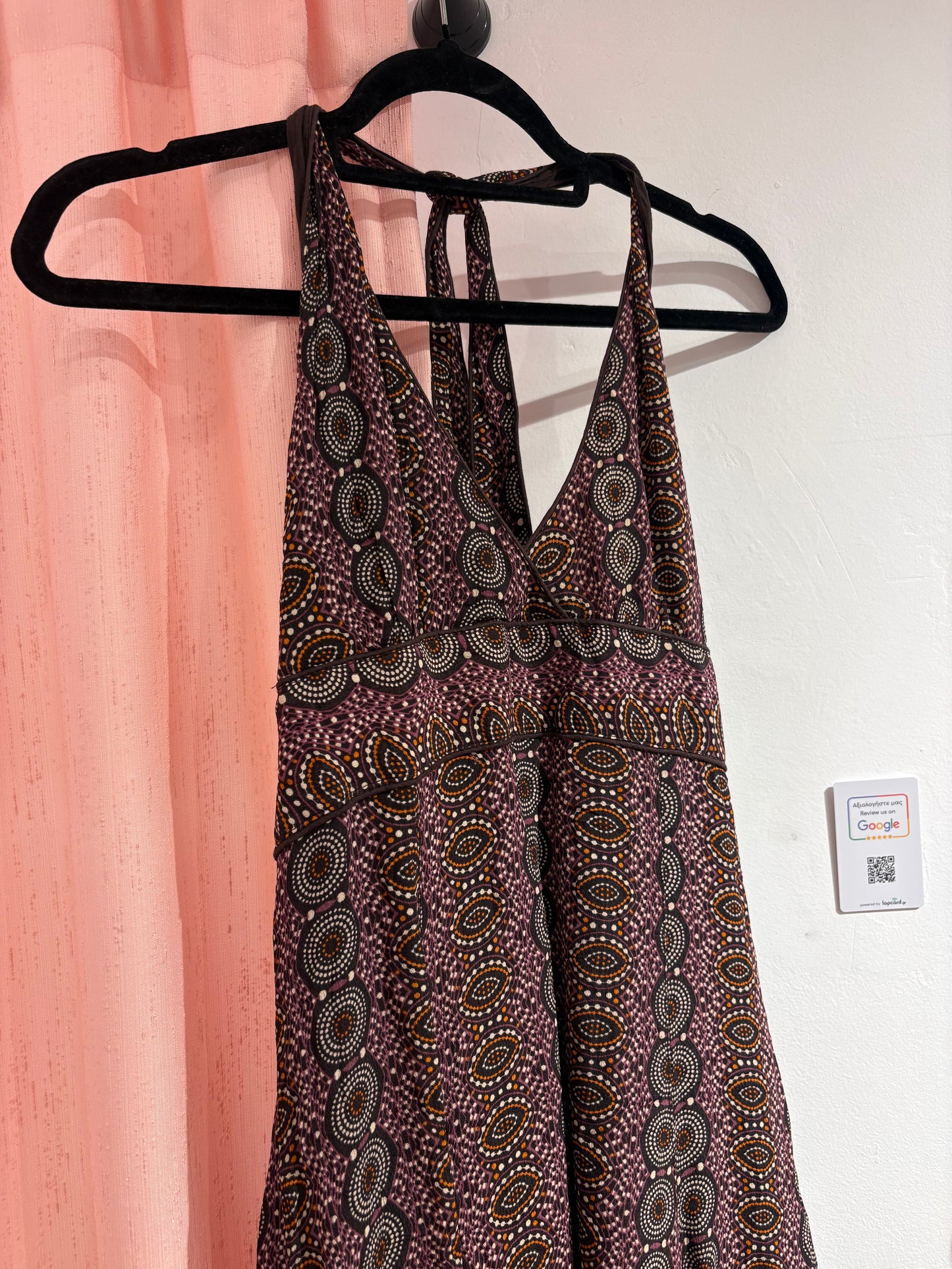 Beautiful v-neck dress with open back (M)