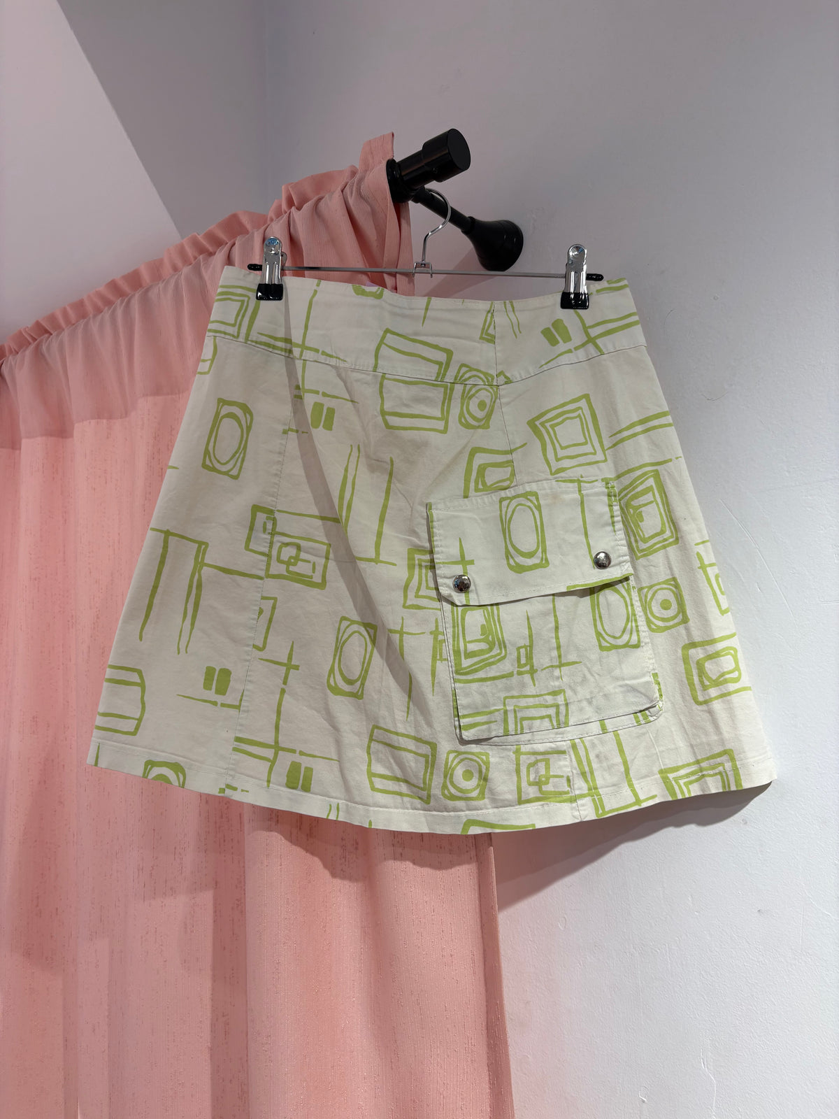 Cute white skirt with green details and back zipper (M)