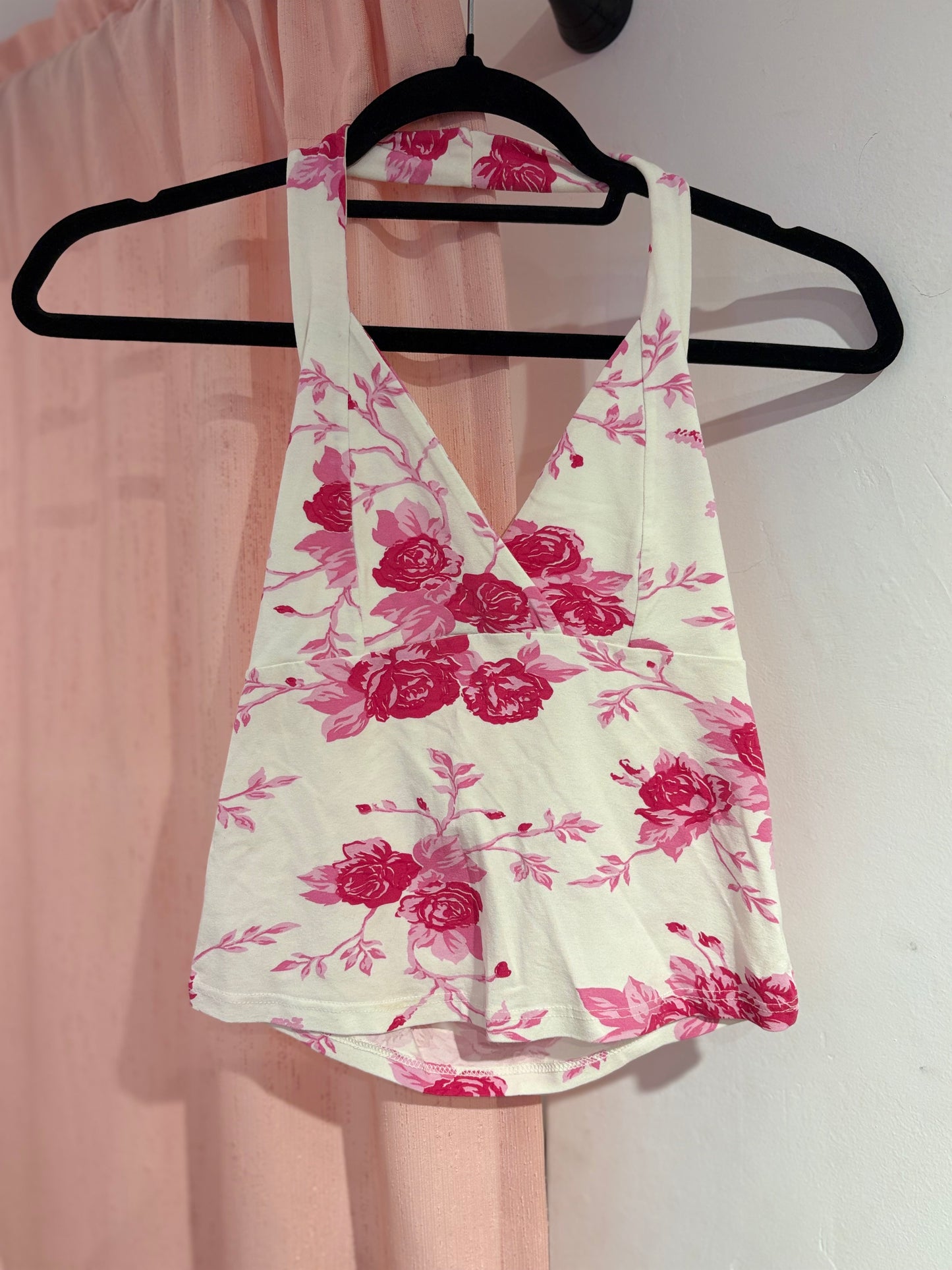 Beautiful floral v-neck top with open back (M/L)