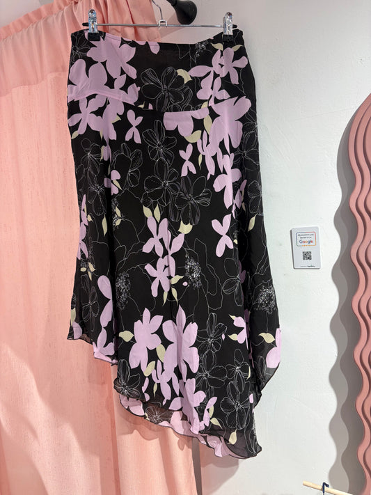 Beautiful asymmetrical midi floral skirt (L)