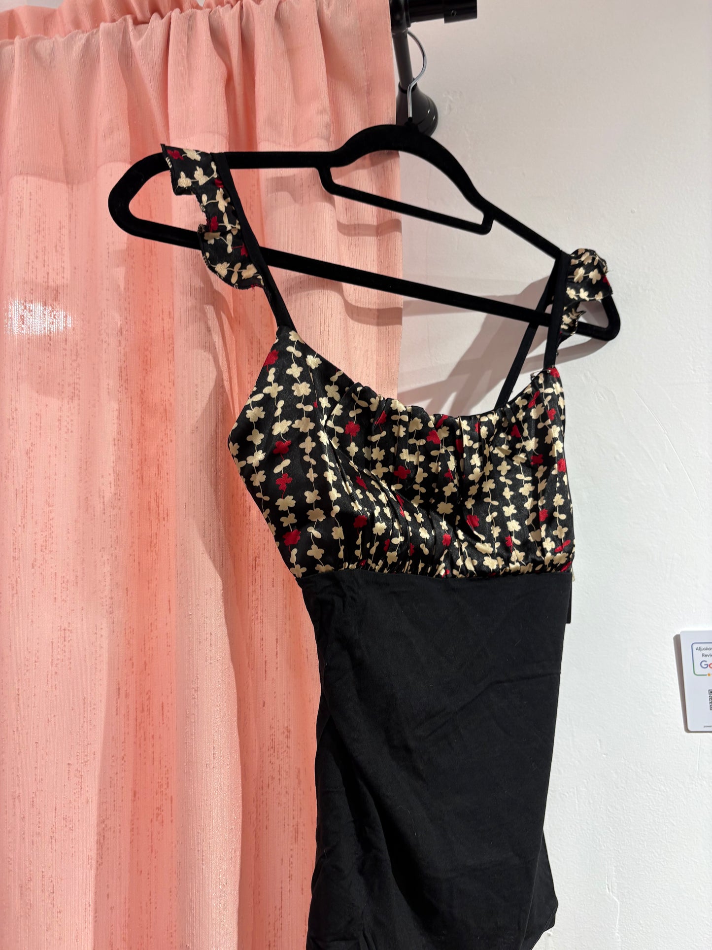 Floral fitted top with a contrast black body & delicate straps (S / M)