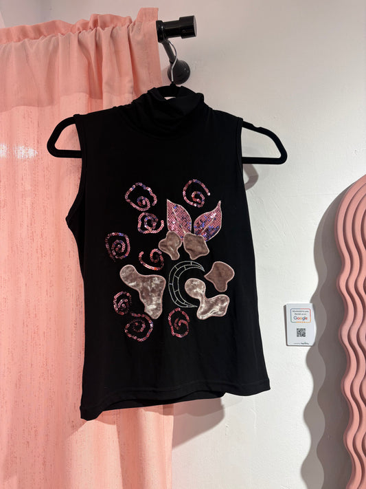 Turtle neck top with sequin details (M)