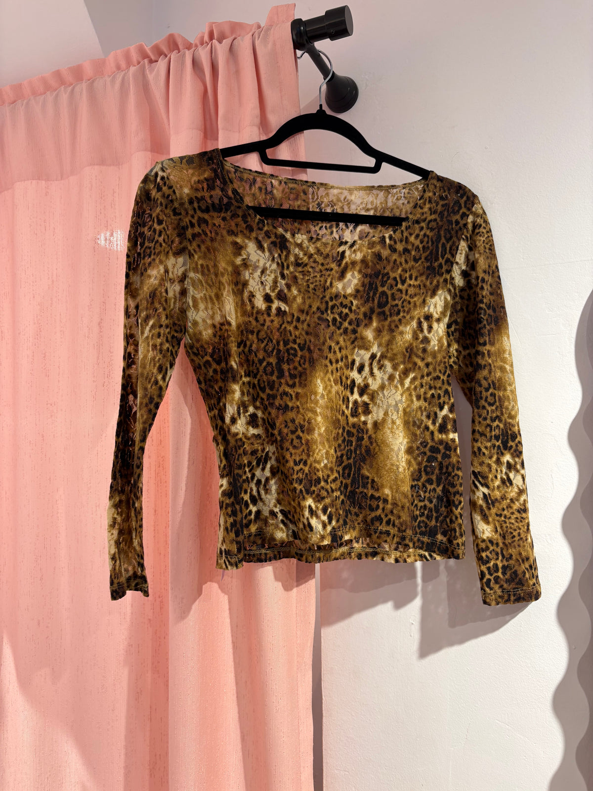 Cute leopard mesh top (M)