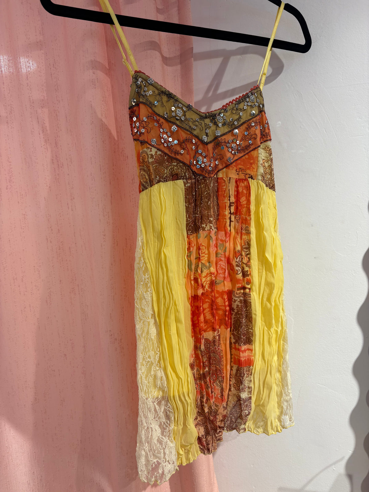 Pretty colorful cami top with sequin & lace details (M)