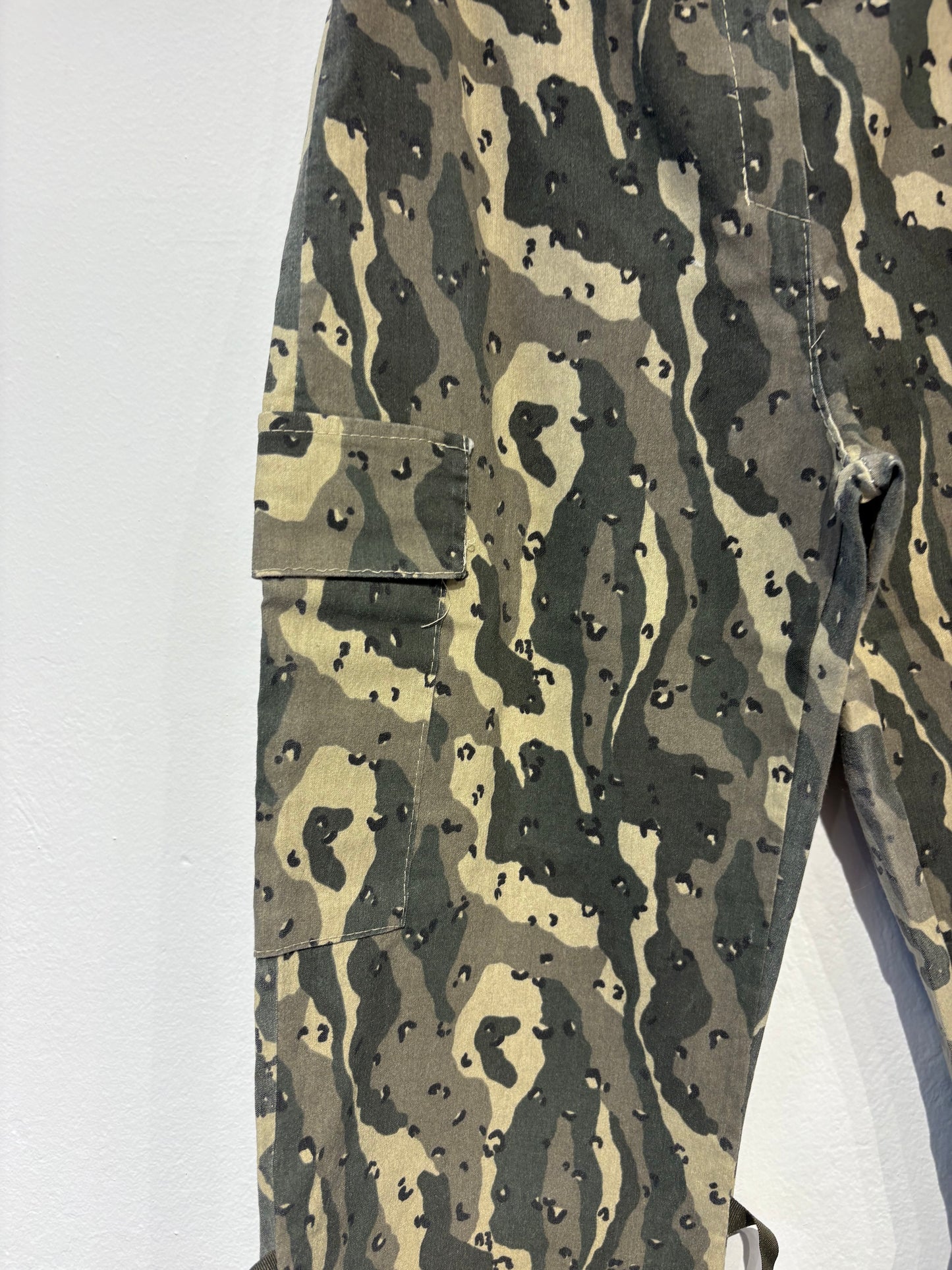 Y2k military capri pants (Fits XS to M)