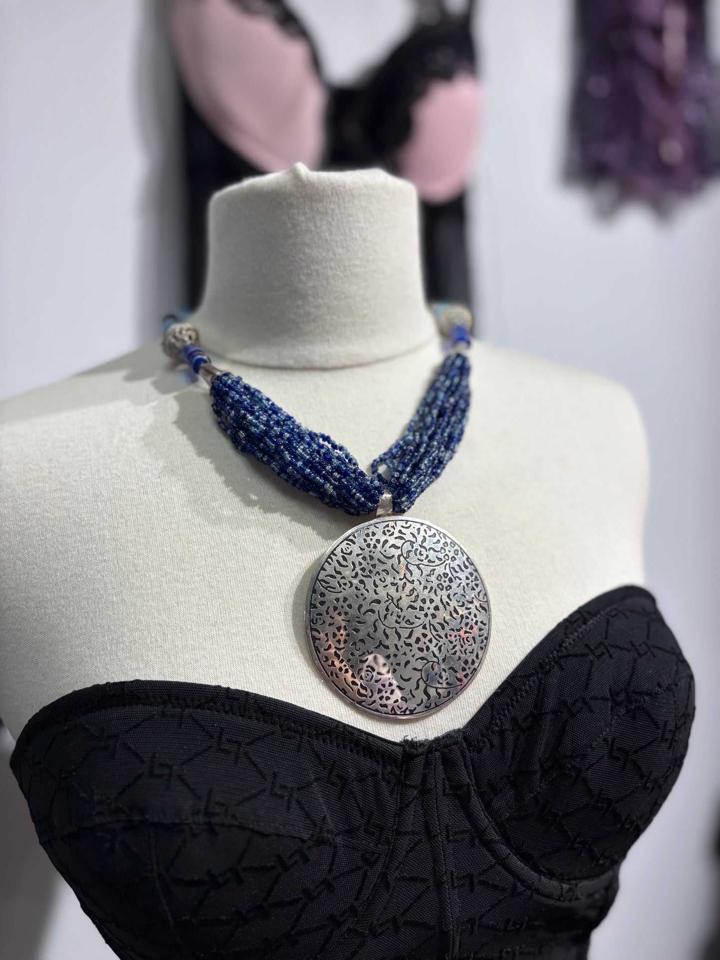 Vintage blue necklace with large silver pendant (Deadstock)