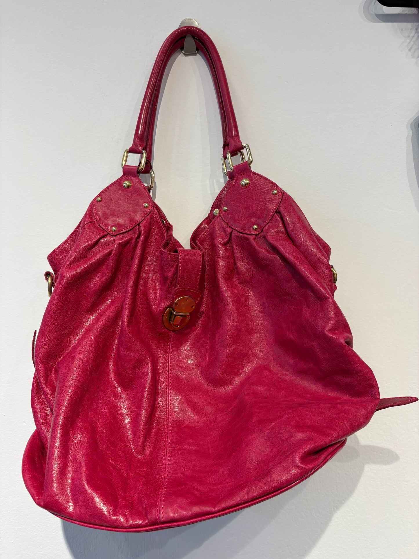 Large y2k fuchsia leather bag with incredible details