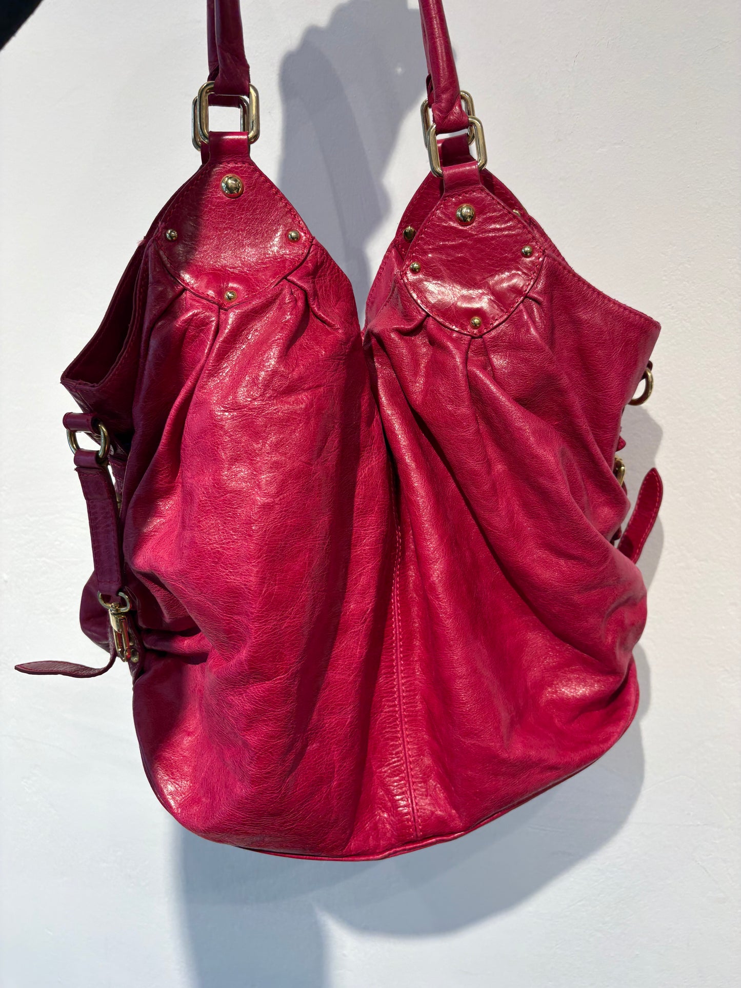 Large y2k fuchsia leather bag with incredible details