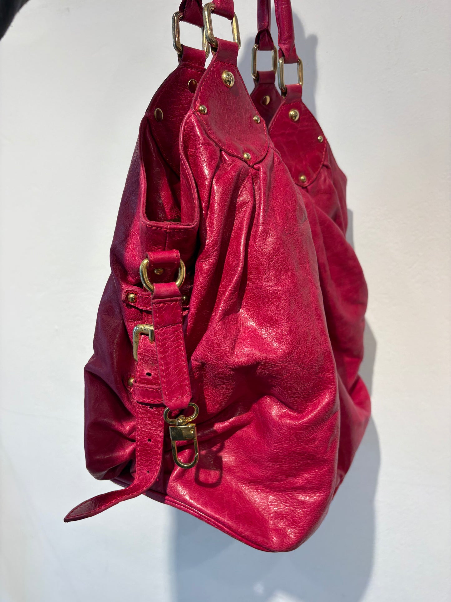 Large y2k fuchsia leather bag with incredible details