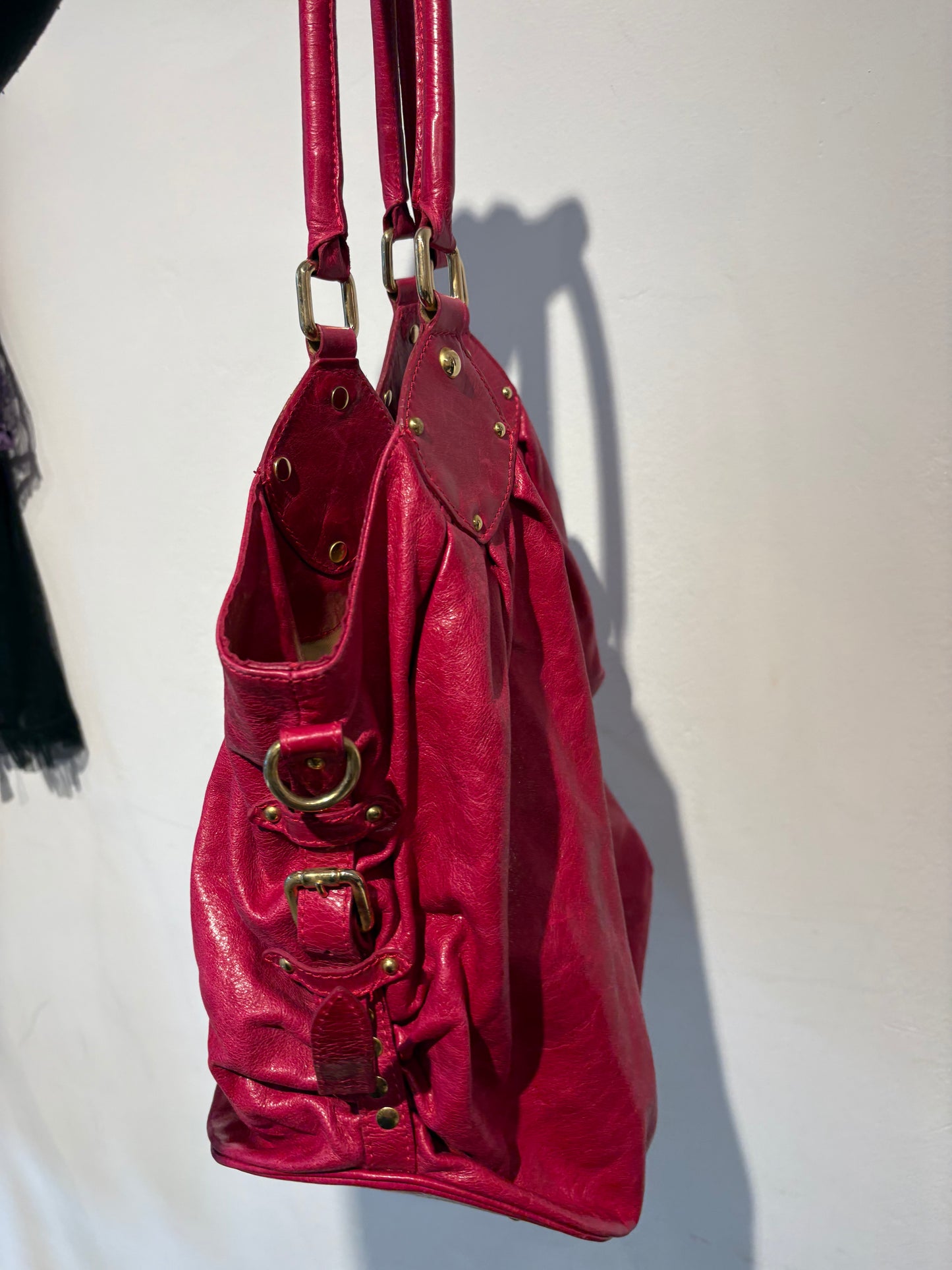 Large y2k fuchsia leather bag with incredible details