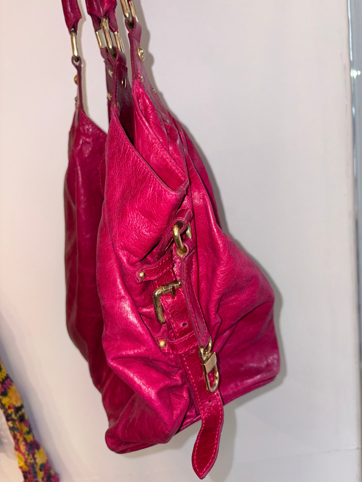 Large y2k fuchsia leather bag with incredible details