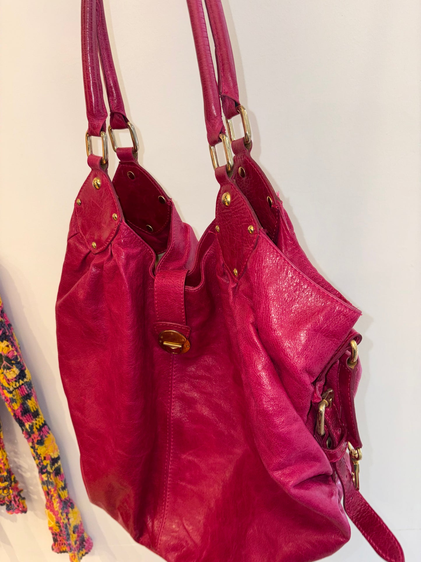 Large y2k fuchsia leather bag with incredible details