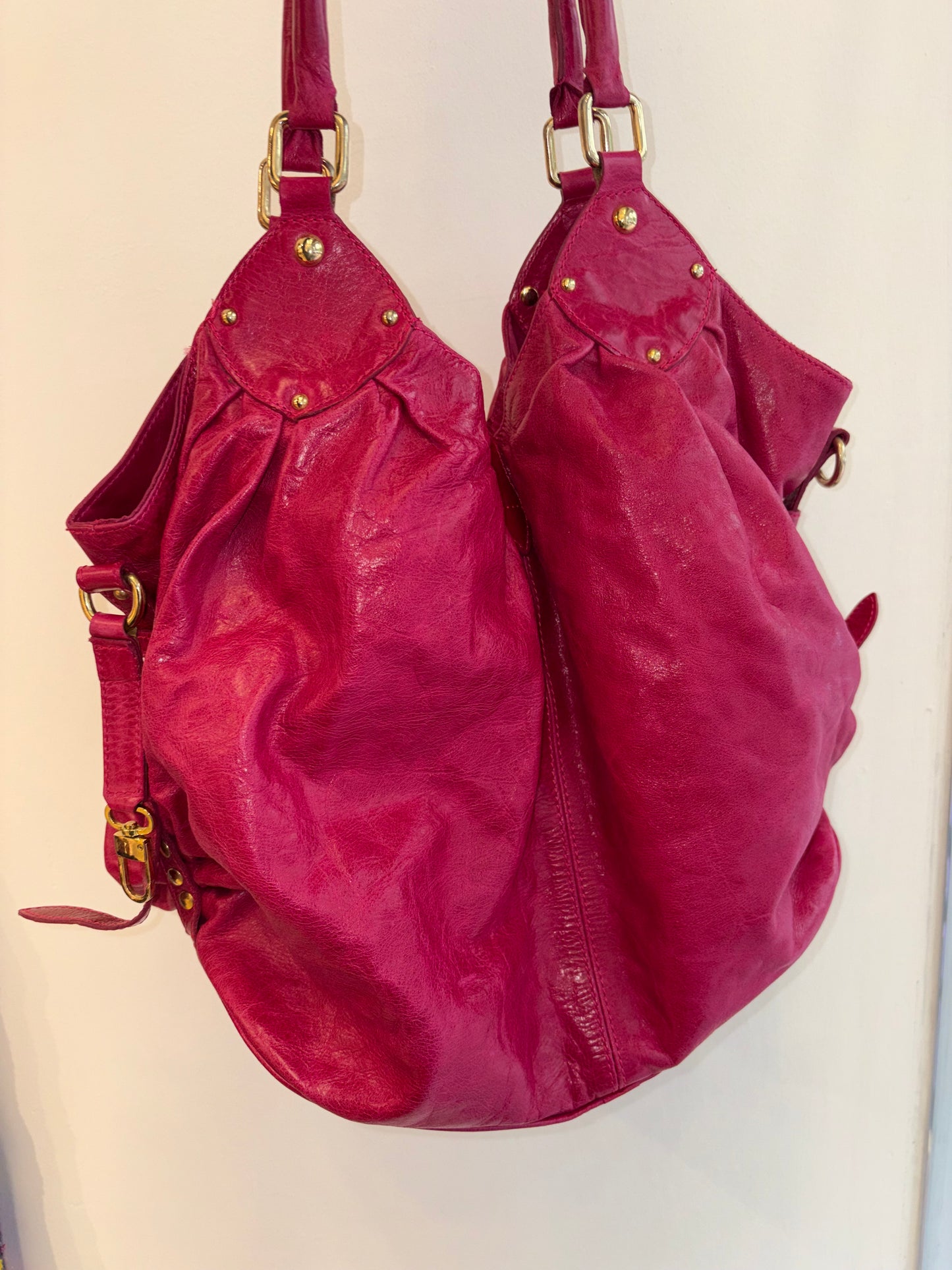 Large y2k fuchsia leather bag with incredible details