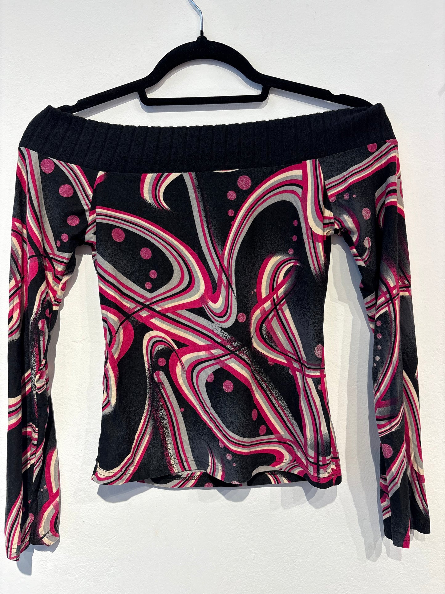Y2k off-shoulder top with abstract fuchsia/cream swirl print
