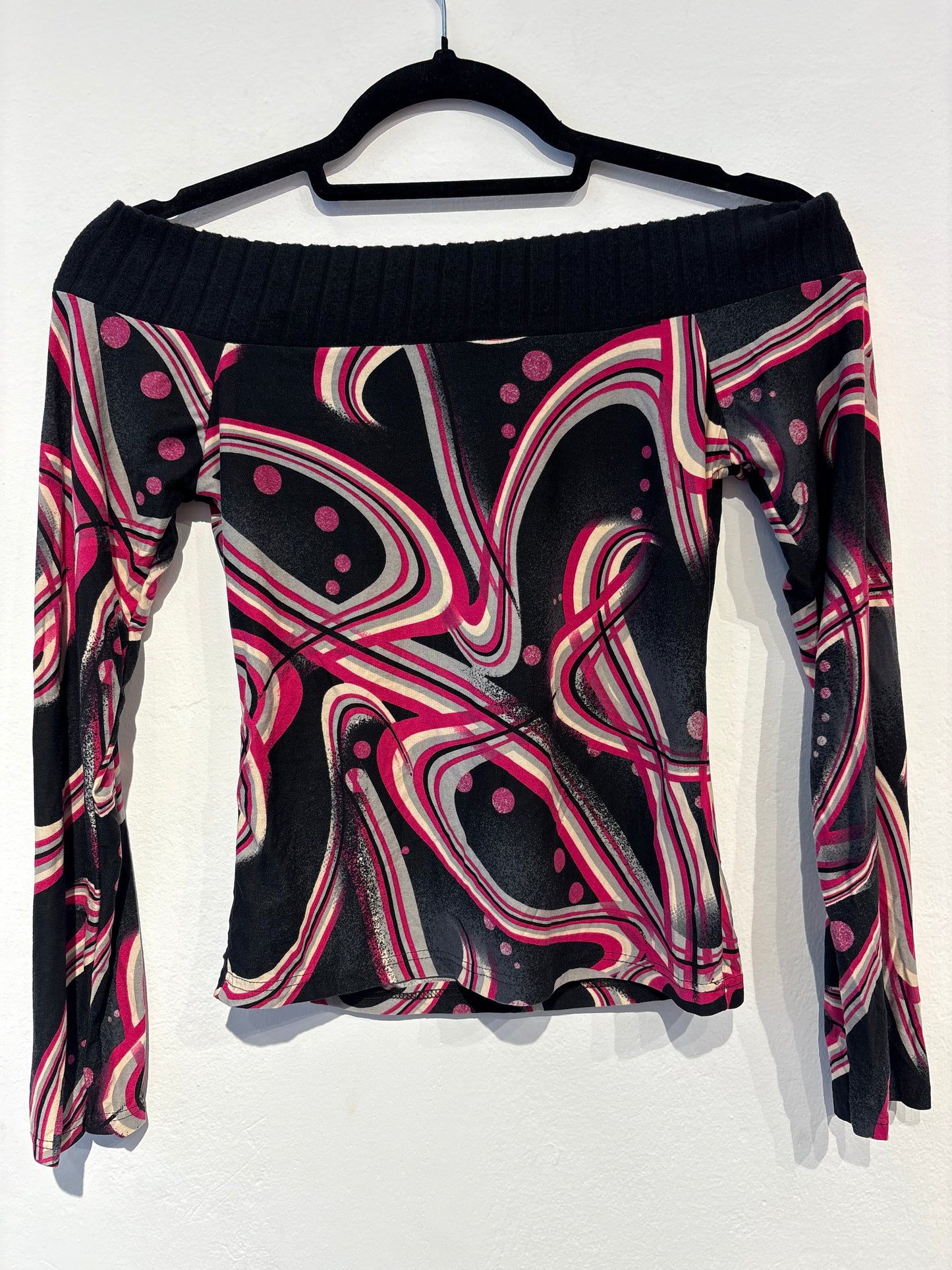 Y2k off-shoulder top with abstract fuchsia/cream swirl print
